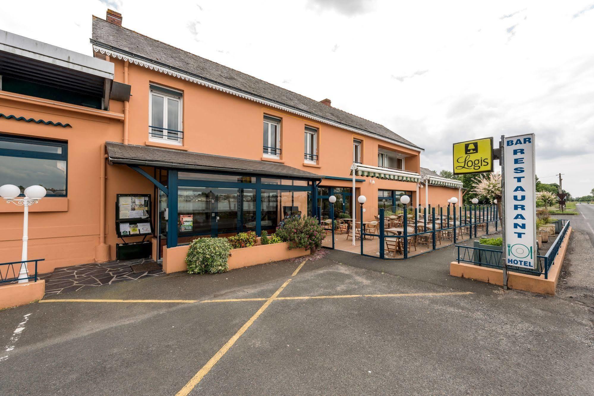 Logis Hotels - Au Poisson D'Argent - Hotel 3 Etoiles Et Restaurant Le Mesnil-en-Vallée Kültér fotó