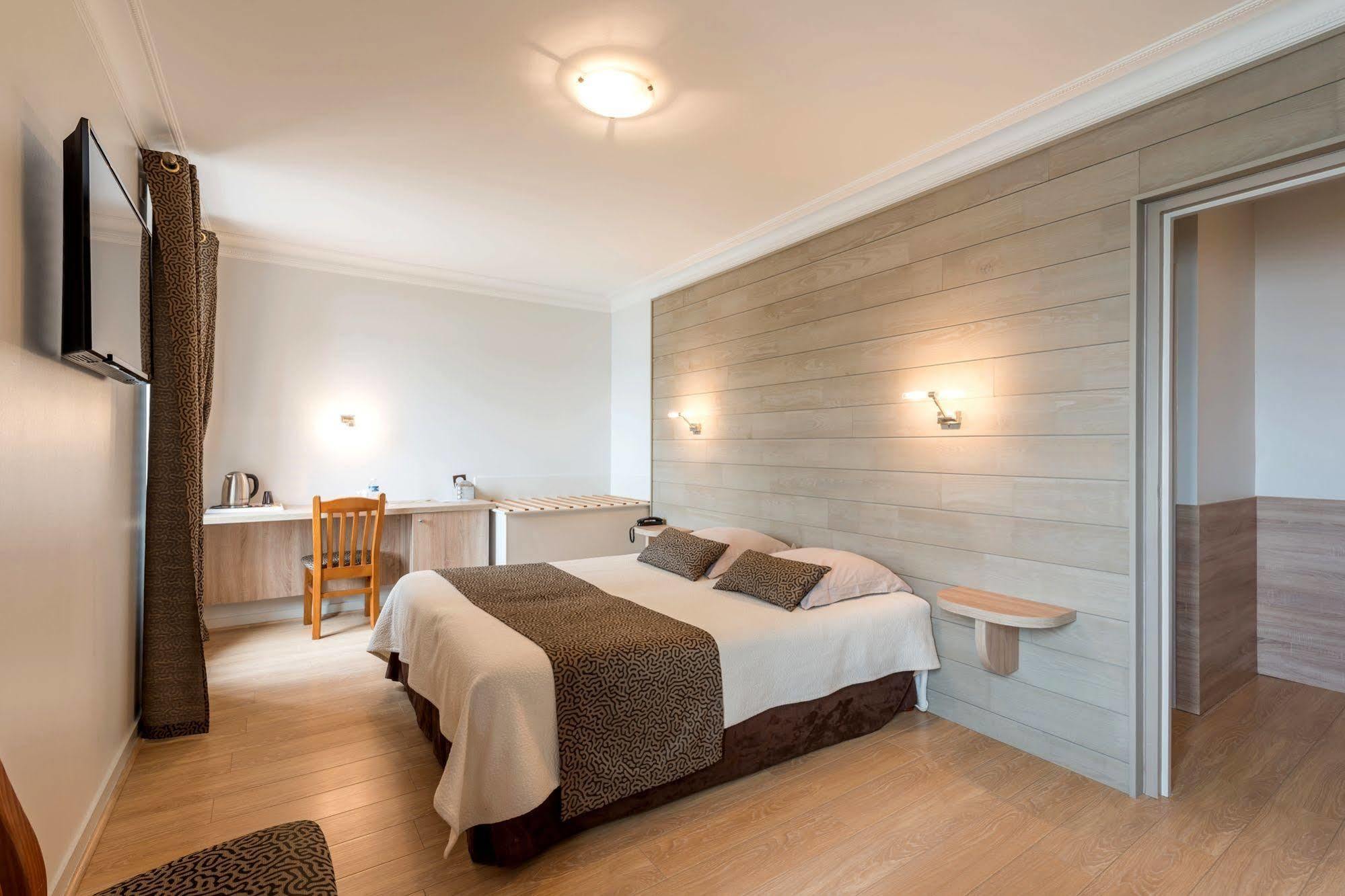 Logis Hotels - Au Poisson D'Argent - Hotel 3 Etoiles Et Restaurant Le Mesnil-en-Vallée Kültér fotó