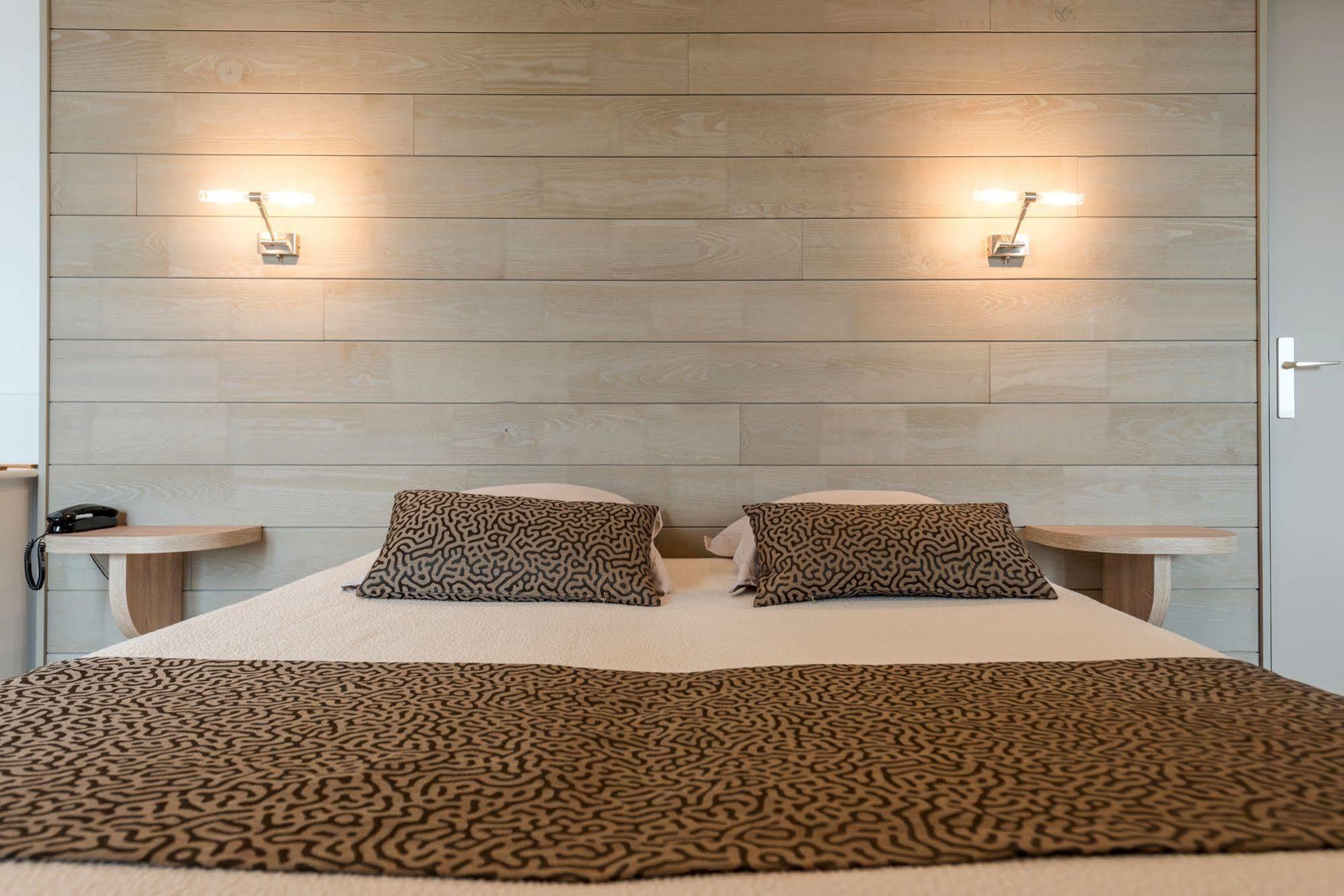 Logis Hotels - Au Poisson D'Argent - Hotel 3 Etoiles Et Restaurant Le Mesnil-en-Vallée Kültér fotó