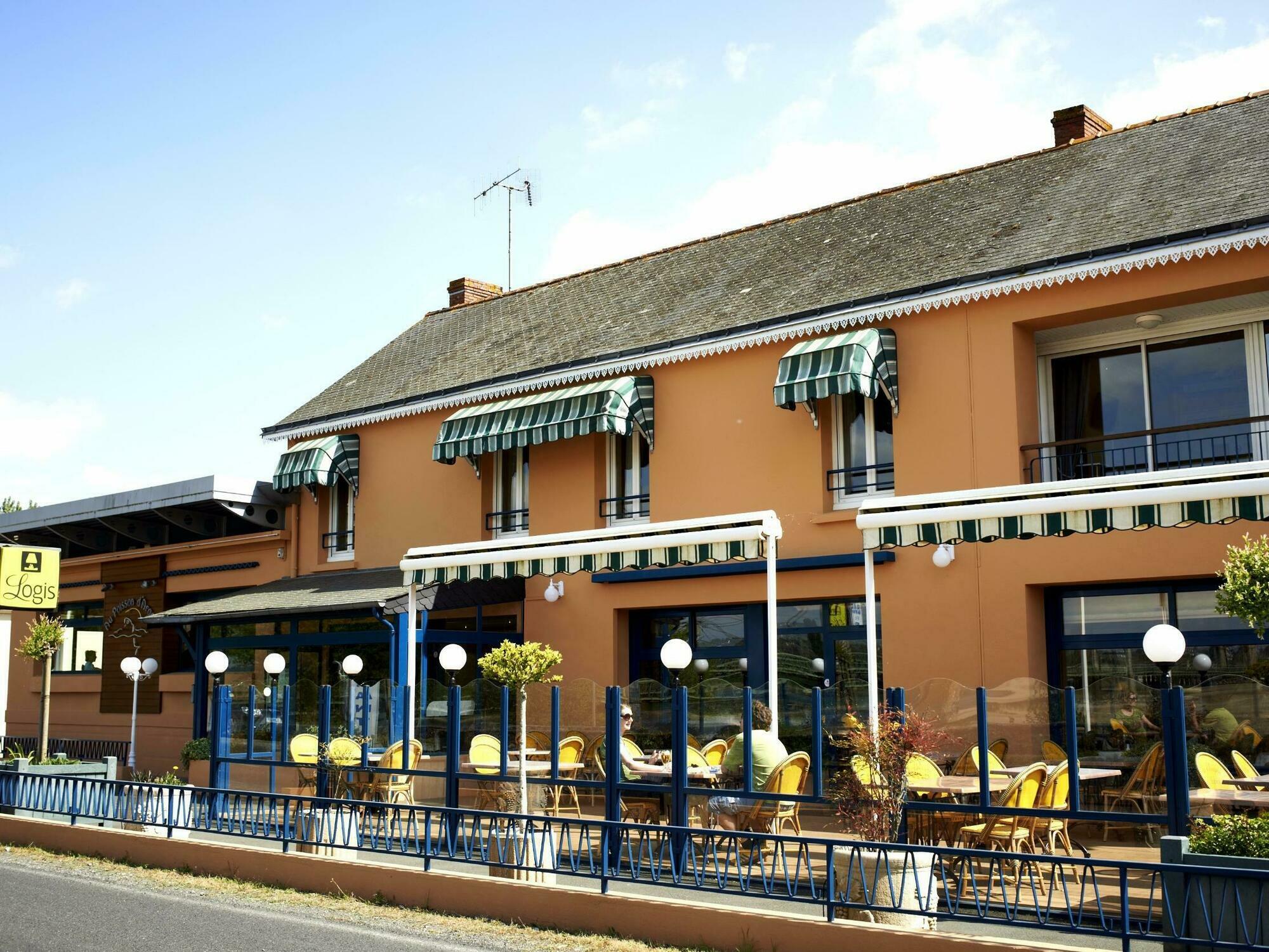 Logis Hotels - Au Poisson D'Argent - Hotel 3 Etoiles Et Restaurant Le Mesnil-en-Vallée Kültér fotó